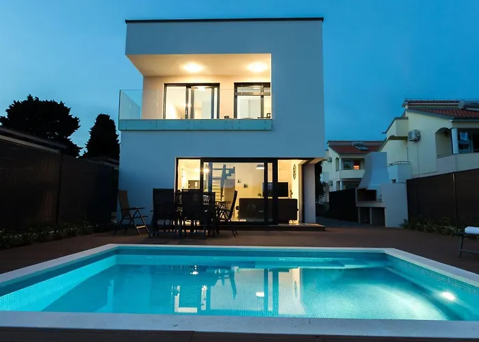 Βίλα In Pako Tane Near & Pool