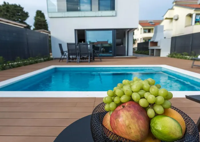 In Pako Tane Near & Pool Pakoštane