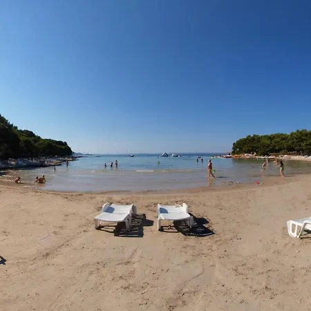 In Pako Tane Near & Pool Villa Pakoštane