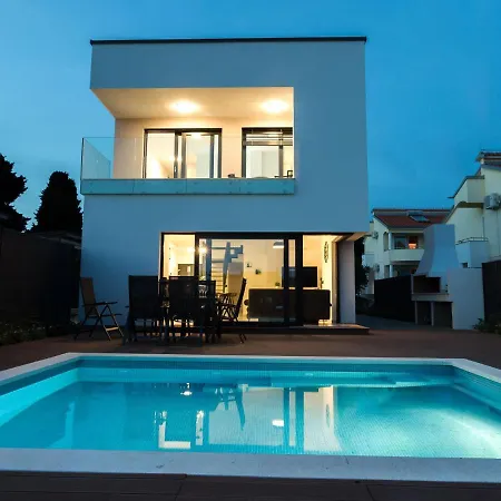 Villa Luxury With Private Heated Pool