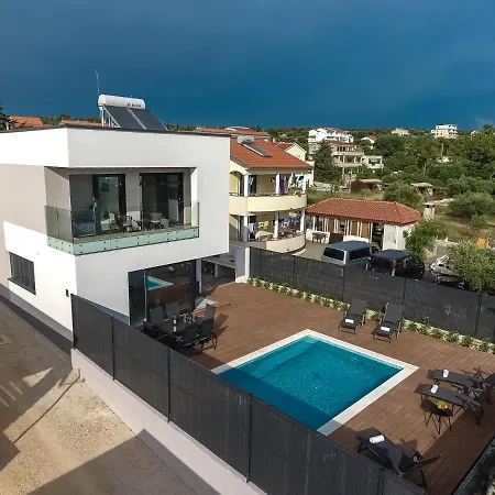 In Pako Tane Near & Pool Pakoštane