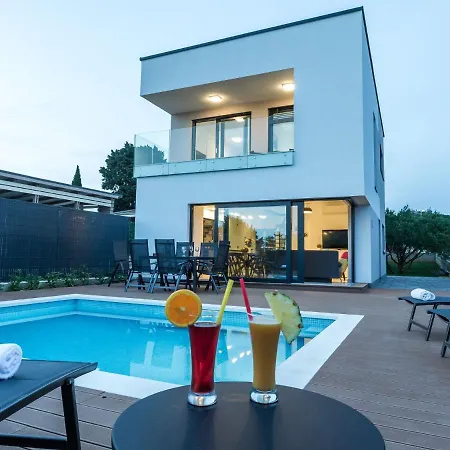 Luxury With Private Heated Pool *
