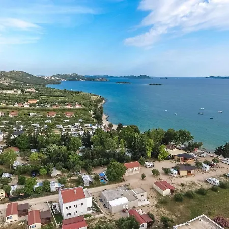 In Pako Tane Near & Pool Villa Pakoštane