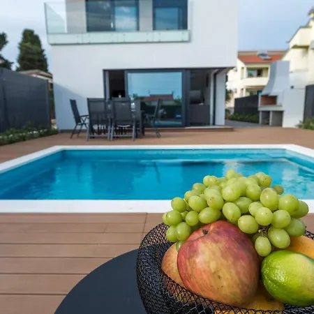 In Pako Tane Near & Pool Pakoštane
