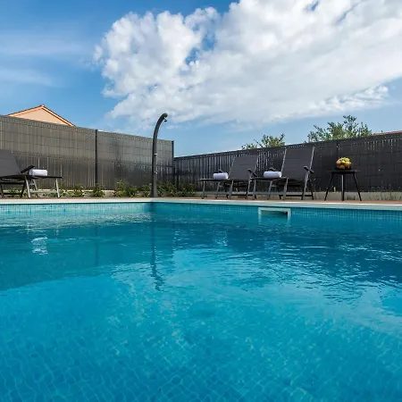 Luxury With Private Heated Pool Villa
