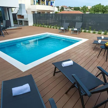 Luxury With Private Heated Pool *
